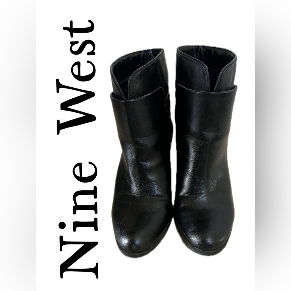 0725 Black Leather Ankle Boots Size 7.5